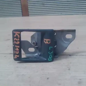 MITSUBISHI L300 Bal első belső kilincs bontott alkatrész Árcsökkenés