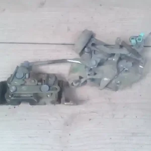 MITSUBISHI L300 Bal tolóajtó zárszerkezet első bontott alkatrész Újdonság