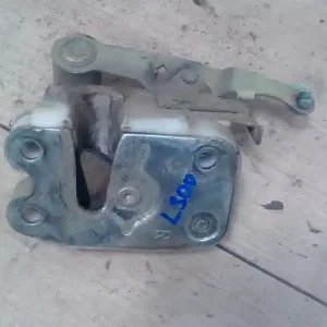 Különleges ajánlat MITSUBISHI L300 Jobb tolóajtó zárszerkezet hátsó bontott alkatrész