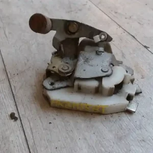 Végkiárusítás MITSUBISHI L400 Bal tolóajtó zárszerkezet mechanikus bontott alkatrész