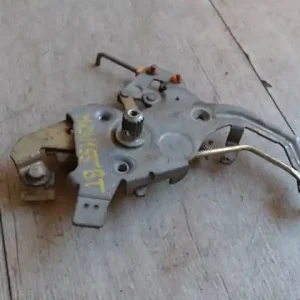 Azonnali szállítás MITSUBISHI L400 Bal tolóajtó zárszerkezet bontott alkatrész