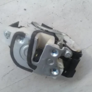 Akciós ár MITSUBISHI LANCER 04.06.01-07.05.30 Bal hátsó ajtó zárszerkezet központi záras centrálosbontott alkatrész