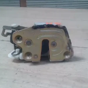 Legkelendőbb MITSUBISHI LANCER 91-96 Bal hátsó ajtó zárszerkezet központi záras központi zár motor nélkül,4 ajtós bontott alkatrész