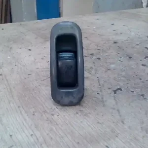 Kiárusítás MITSUBISHI LANCER 91-96 Jobb első ablakemelő kapcsoló bontott alkatrész