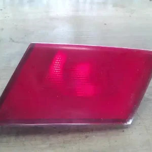 MITSUBISHI LANCER 96-98 Bal belső hátsó lámpa 4 ajtós bontott alkatrész Legjobb ár