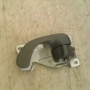 Biztonságos fizetés MITSUBISHI LANCER 96-98 Bal első belső kilincs bontott alkatrész