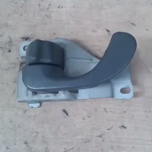 MITSUBISHI LANCER 96-98 Bal első belső kilincs bontott alkatrész Ajánlat