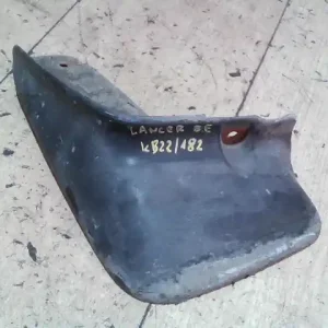 Expressz szállítás MITSUBISHI LANCER 96-98 Bal első sárvédő gumi bontott alkatrész