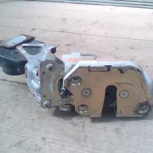 Szuper ajánlat MITSUBISHI LANCER 96-98 Bal hátsó ajtó zárszerkezet központi záras 4 ajtós bontott alkatrész