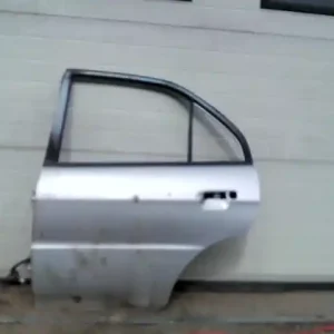 Gyors szállítás MITSUBISHI LANCER 96-98 Bal hátsó ajtó. bontott alkatrész