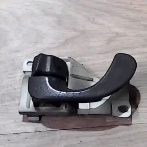 MITSUBISHI LANCER 96-98 Bal hátsó belső kilincs bontott alkatrész Legkelendőbb