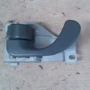 MITSUBISHI LANCER 96-98 Bal hátsó belső kilincs bontott alkatrész Azonnal elérhető