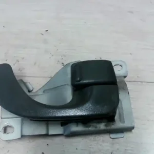 MITSUBISHI LANCER 96-98 Jobb első belső kilincs bontott alkatrész Exkluzív ajánlat