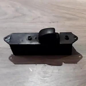 Vedd meg most MITSUBISHI LANCER 96-98 Jobb hátsó ablakemelő kapcsoló bontott alkatrész