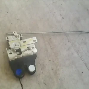 Exkluzív ajánlat MITSUBISHI LANCER 96-98 Csomagtér ajtó zárszerkezet bontott alkatrész