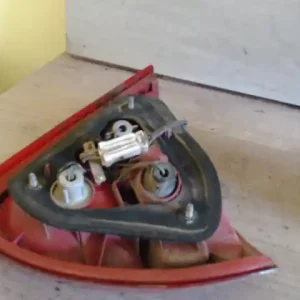 MITSUBISHI LANCER 96-98 Jobb hátsó lámpa 4 ajtós bontott alkatrész Szezonális akció