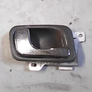 Azonnal elérhető MITSUBISHI PAJERO 91-97 Jobb első belső kilincs bontott alkatrész