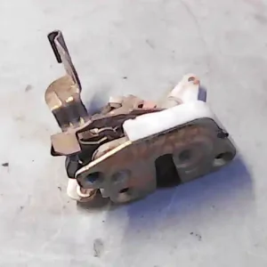 Alacsony ár MITSUBISHI PAJERO 91-97 Bal hátsó ajtó zárszerkezet mechanikus bontott alkatrész