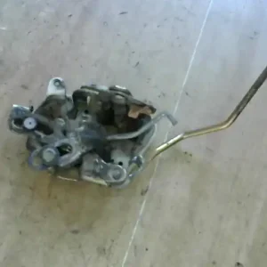 MITSUBISHI PAJERO 97-00 Bal első ajtó zárszerkezet mechanikus bontott alkatrész Expressz szállítás