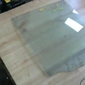 Olcsóbb MITSUBISHI PAJERO 97-00 Jobb hátsó ajtóüveg bontott alkatrész