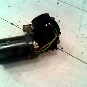 MITSUBISHI SPACE STAR Ablaktörlő motor első5 vezetékes bontott alkatrész Nézd meg most