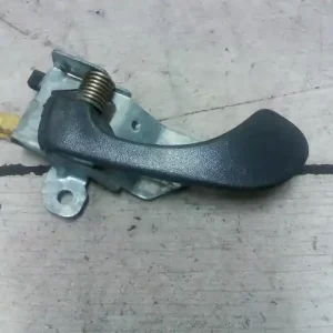 Ingyenes szállítás MITSUBISHI SPACE STAR Bal hátsó belső kilincs 5 ajtósbontott alkatrész