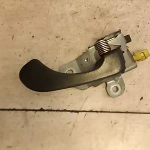 MITSUBISHI SPACE STAR Jobb hátsó belső kilincs bontott alkatrész Legnépszerűbb