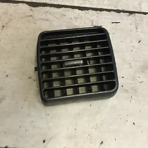 MITSUBISHI SPACE STAR Szellőző jobb bontott alkatrész Kihagyhatatlan ajánlat