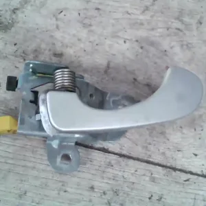 MITSUBISHI Space Star 2000.09.01-2004.12.03 Bal első belső kilincs bontott alkatrész Ne maradj le