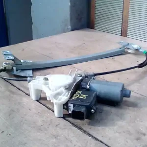 Korlátozott ajánlat MITSUBISHI Space Star 2000.09.01-2004.12.03 Bal hátsó ablakemelő szerkezet elektromos 5 ajtós bontott alkatrész