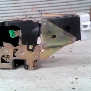 Szuper ajánlat MITSUBISHI Space Star 2000.09.01-2004.12.03 Bal hátsó ajtó zárszerkezet központi záras bontott alkatrész