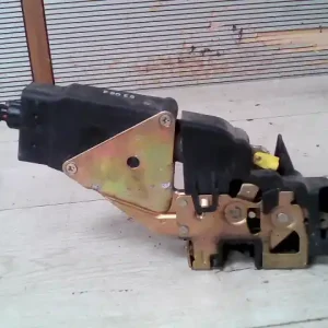 Biztonságos fizetés MITSUBISHI Space Star 2000.09.01-2004.12.03 Jobb első ajtó zárszerkezet központizáras bontott alkatrész