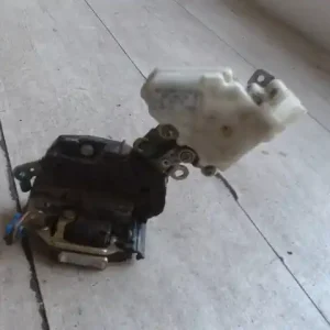 Szuper akció NISSAN ALMERA 03- Jobb első ajtó zárszerkezet központizáras 4 ajtós bontott alkatrész