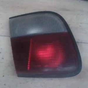 Ingyenes szállítás NISSAN ALMERA 96-98 Bal belső hátsó lámpa 5 ajtós bontott alkatrész