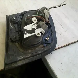 Szuper ajánlat NISSAN ALMERA 98-00 Bal belső hátsó lámpa bontott alkatrész