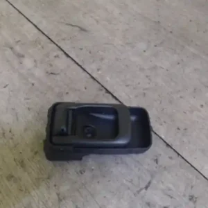 Olcsó NISSAN ALMERA 98-00 Bal első belső kilincs 5 ajtós bontott alkatrész