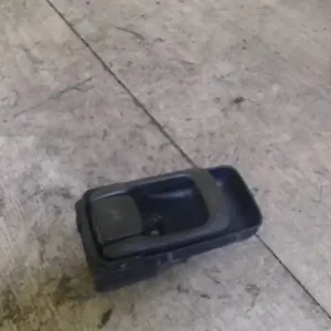 Gyors szállítás NISSAN ALMERA 98-00 Jobb első belső kilincs 5 ajtós bontott alkatrész