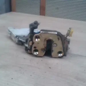 Vásárlói kedvenc NISSAN MICRA K11 92.08-00.07 Bal első ajtó zárszerkezet központi záras bontott alkatrész