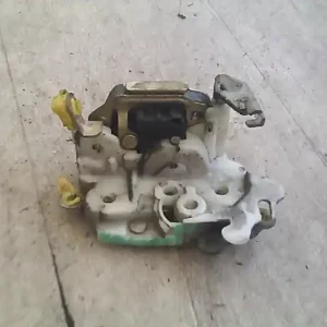 Exkluzív ajánlat NISSAN MICRA K11 92.08-00.07 Bal első ajtó zárszerkezet mechanikus bontott alkatrész