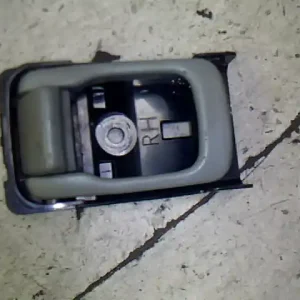 Kihagyhatatlan ajánlat NISSAN MICRA K11 92.08-00.07 Jobb első belső kilincs bontott alkatrész