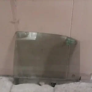 Szuper ajánlat NISSAN PRIMERA 98-01 Bal hátsó ajtóüveg 5 ajtós zöldbontott alkatrész