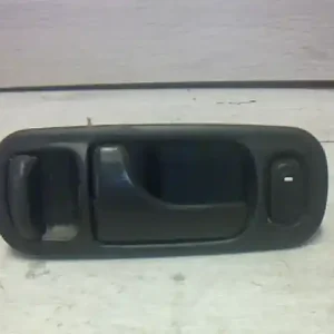 Korlátozott ajánlat NISSAN PRIMERA P10 90.10-96.10 Bal hátsó belső kilincs 4 ajtósbontott alkatrész