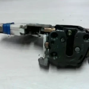 Kedvezményes ár NISSAN PRIMERA P10 90.10-96.10 Jobb első ajtó zárszerkezet központizáras központizáras bontott alkatrész