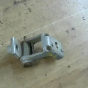 Utolsó esély NISSAN PRIMERA P11 96.10-99.09 Jobb hátsó alsó ajtózsanér bontott alkatrész