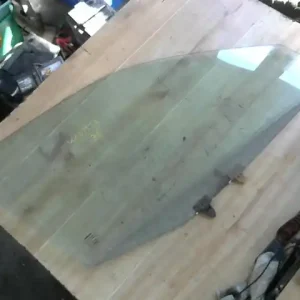 Biztonságos vásárlás NISSAN PRIMERA P11 96.10-99.09 Jobb első ajtóüveg bontott alkatrész