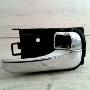 Kedvezményes ár NISSAN PRIMERA P11 96.10-99.09 Jobb első belső kilincs bontott alkatrész