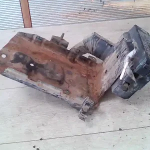 Különleges ajánlat NISSAN PRIMERA P12 2001-2007 Akkumulátor tartó bontott alkatrész