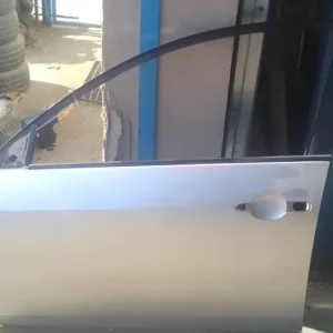 Újdonság NISSAN PRIMERA P12 2001-2007 Bal első ajtó. ezüstbontott alkatrész