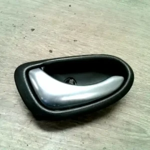 Csak ma NISSAN PRIMERA P12 2001-2007 Bal első belső kilincs bontott alkatrész