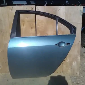 Akciós ár NISSAN PRIMERA P12 2001-2007 Bal hátsó ajtó. kék bontott alkatrész